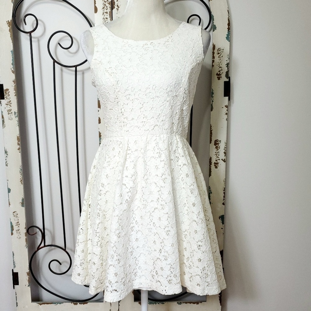 Delia's lace fit-and-flare dress medium